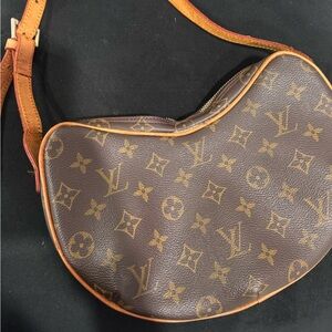 Louis Vuitton
Monogram Croissant PM